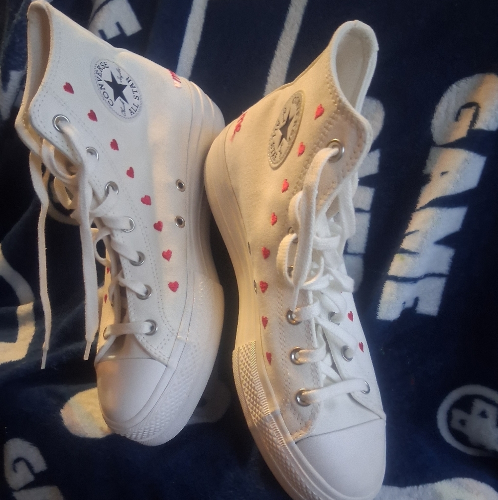 STUNNING CHUCK TAYLOR PLATFORM " VALENTINES DAY" LOVE HEARTS CONVERSE SNEAKERS